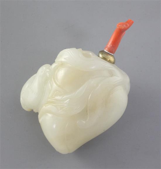 A Chinese white and russet jade peach snuff bottle, 19th century, total height 6.7cm